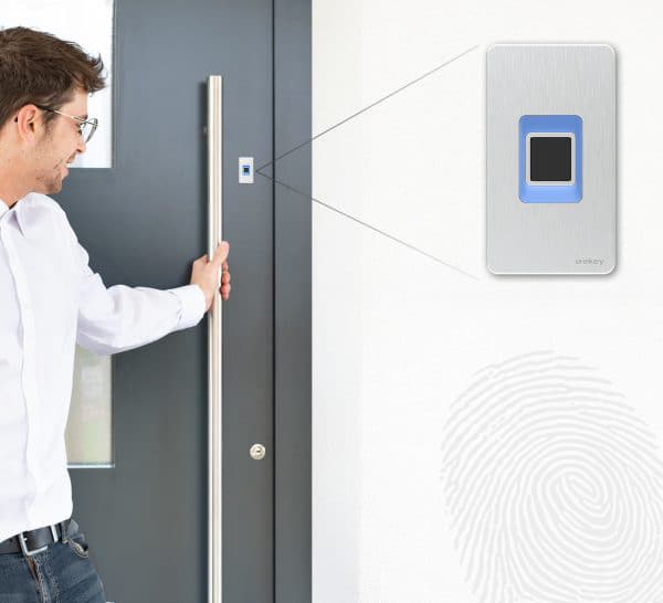 ekey_dLine_Fingerprint_Tuerblatt_Haustuer_mit_Detailansicht_2_leuchten-2 E-key dLine